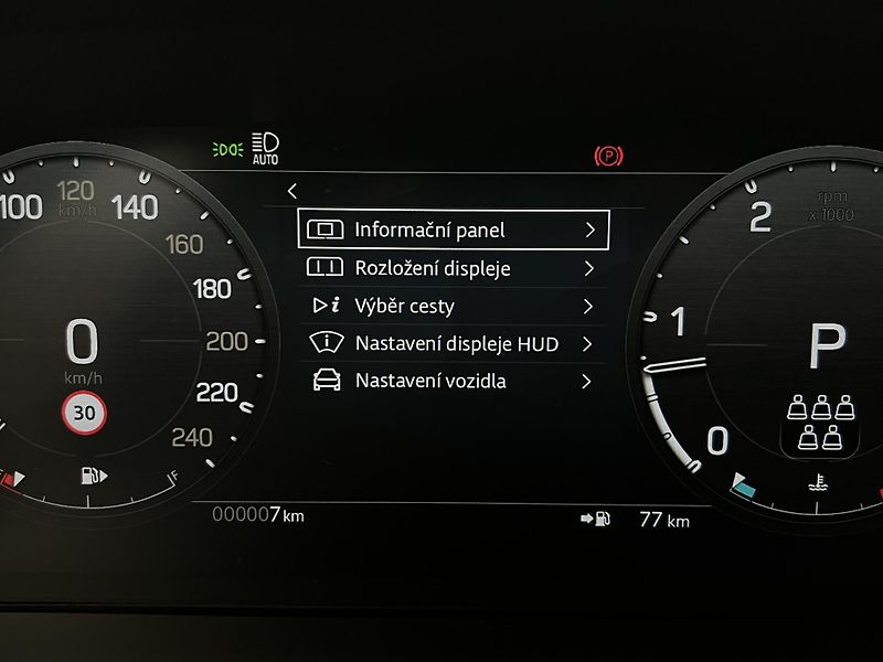 Land Rover Defender 110 D350 X-DYNAMIC REZERVACE - fotka 25 z 51