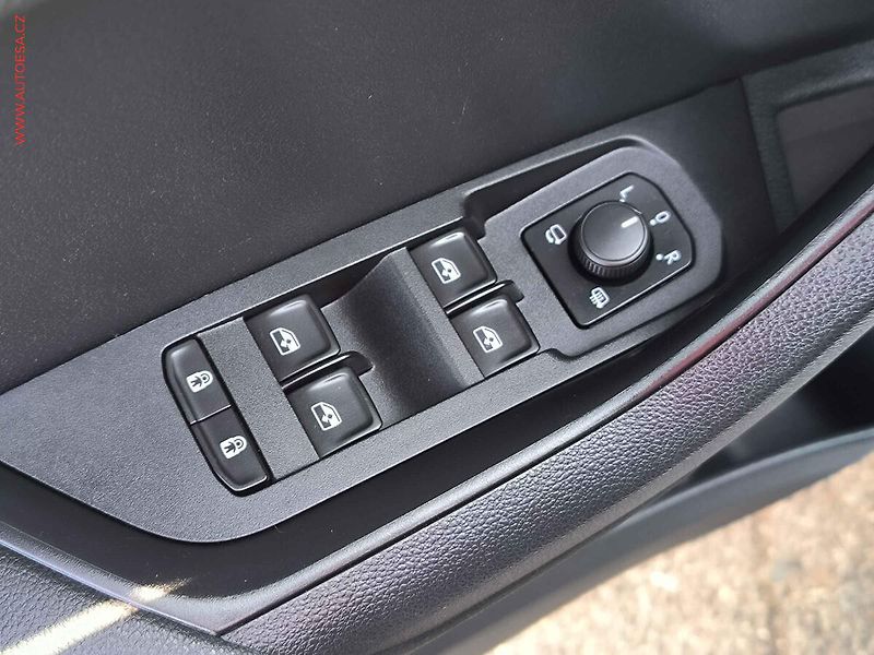 Škoda Karoq (2020) 1.5 TSi, Drive, LED, kamera - fotka 20 z 23