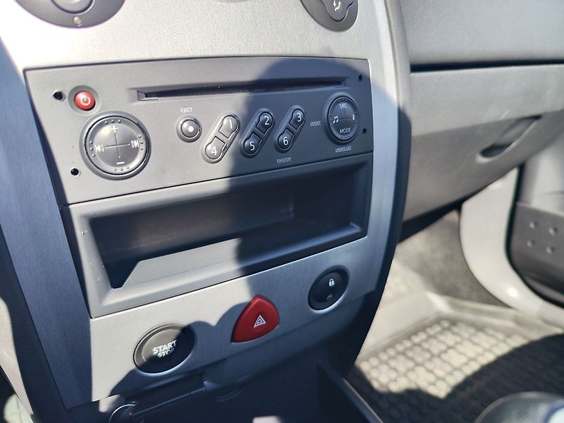 Renault Mégane 2.0 16V/99kW Cabrio - fotka 23 z 36