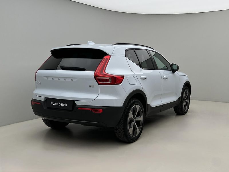Volvo XC40 B3 DARK PLUS AUT CZ  - fotka 13 z 42