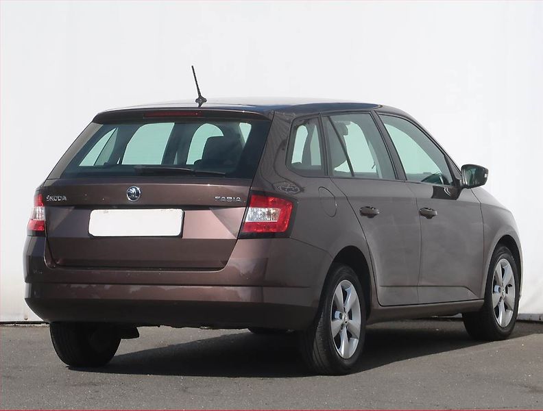 Škoda Fabia (2016) Style 1.2 TSI, Park. senzory - fotka 5 z 19