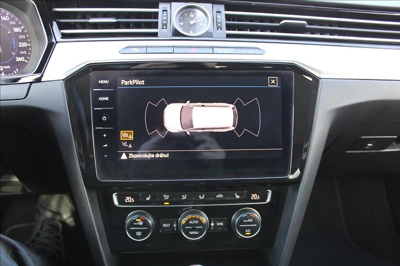 Volkswagen Passat 2,0 TDi  DSG, 4x4, HIGHLINE - fotka 28 z 31