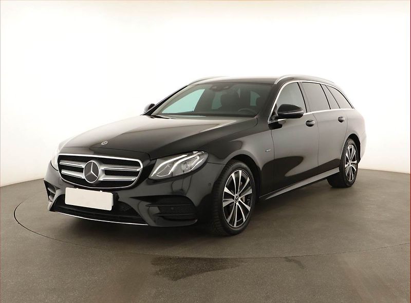 Mercedes-Benz Třídy E (2019) E 300 de - fotka 2 z 20