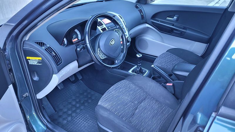 Kia Ceed 1,6i 93KW KOUPENO V ČR - fotka 16 z 21
