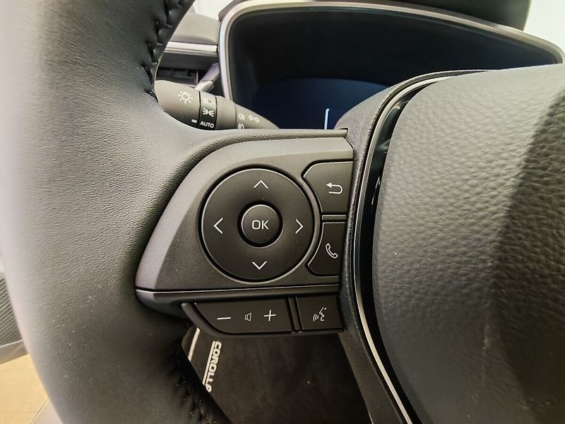Toyota Corolla 2.0 Hybrid e-CVT Style - fotka 28 z 42