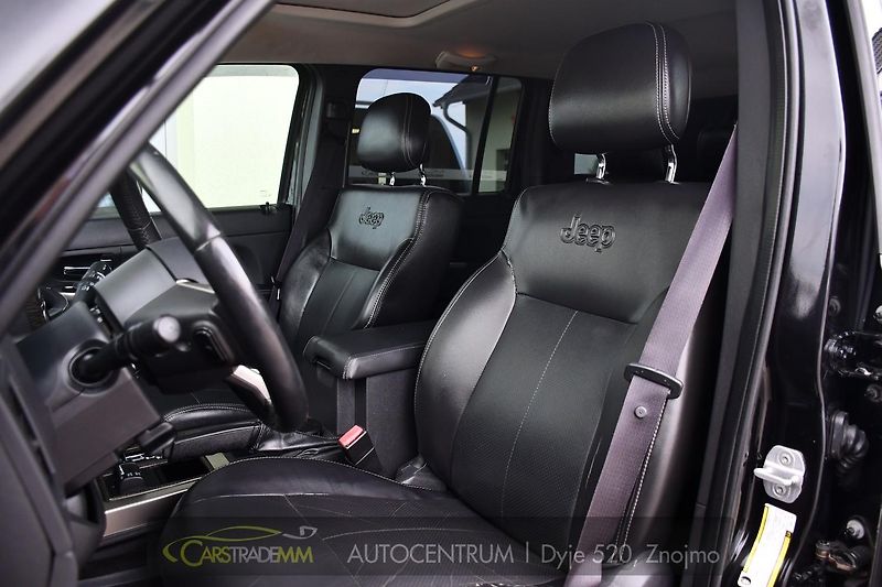 Jeep Cherokee 2.8CRD LIMITED TAŽNÉ - fotka 11 z 44