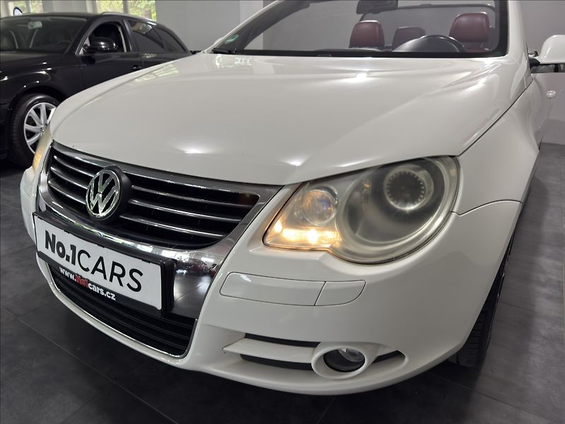 Volkswagen EOS 2,0   FSI ČERVENÁ KŮŽE BI-XEN - fotka 24 z 25