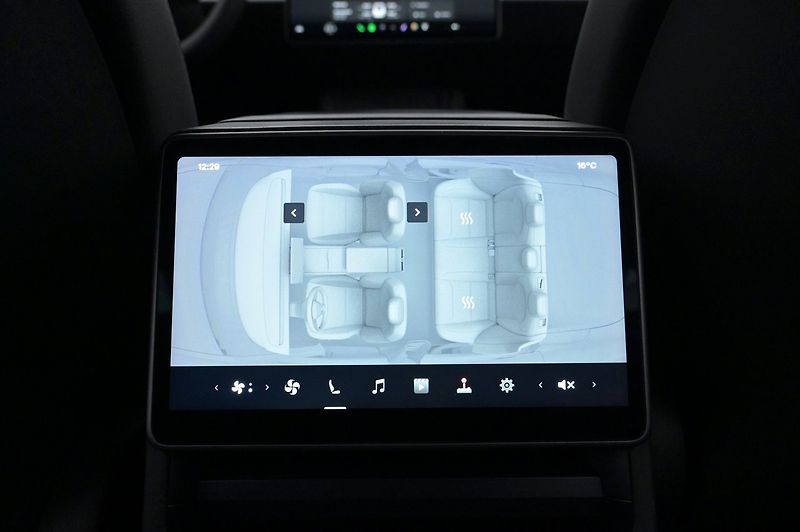 Tesla Model 3 long Range AWD Highland - fotka 20 z 23