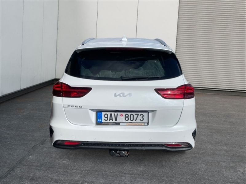 Kia Ceed 1,5 T-GDI 118 Top AT - fotka 5 z 11