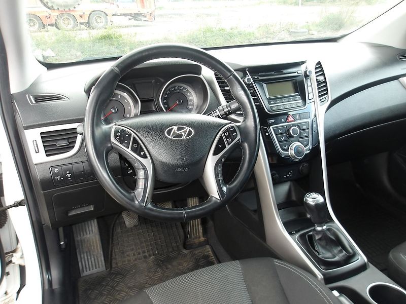 Hyundai i30 1,6i ČR - fotka 16 z 27