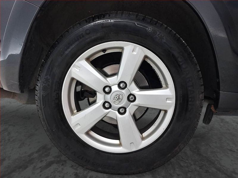 Toyota RAV4 (2007) Executive 2.2 D-CAT, 4X4 - fotka 14 z 17
