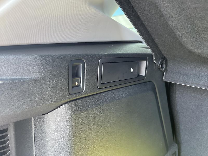 Volkswagen Tiguan People 1,5 TSI 150 kW eHybrid - fotka 23 z 24
