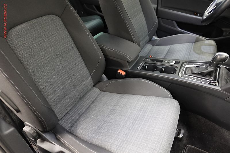 Volkswagen Passat (2020) 2.0TDi, DSG, LED, navi - fotka 11 z 22