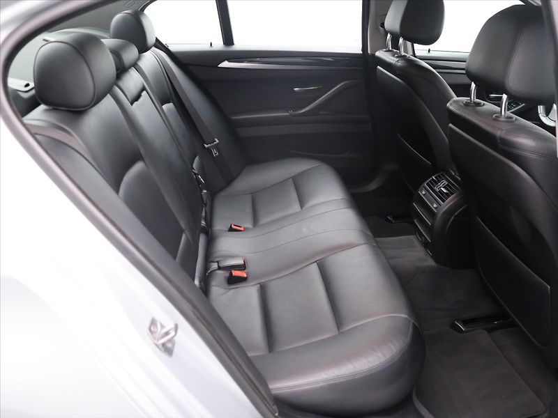 BMW Řada 5 2,0 d 160kW xDrive Aut. CZ - fotka 13 z 38