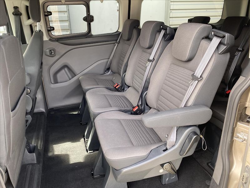 Ford Tourneo Custom 2,0 EcoBlue 125kW 8 Míst L2 - fotka 6 z 25