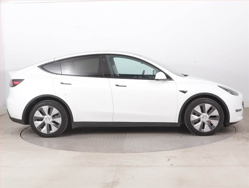 Tesla Model Y (2022) Long Range AWD 75kWh, SoH 89% - fotka 6 z 23