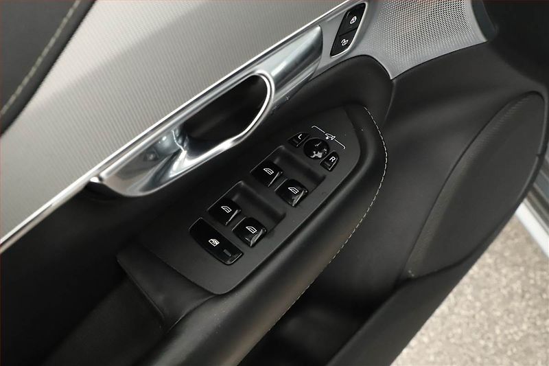 Volvo XC90 (2017) D5 AWD - fotka 20 z 21