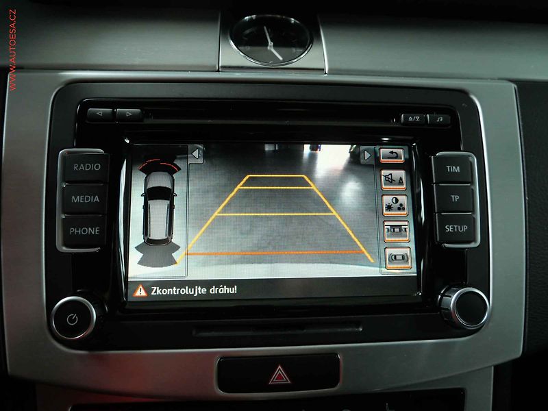 Volkswagen Passat (2013) 2.0 TDi 4x4, ČR, AT, xenon - fotka 19 z 21
