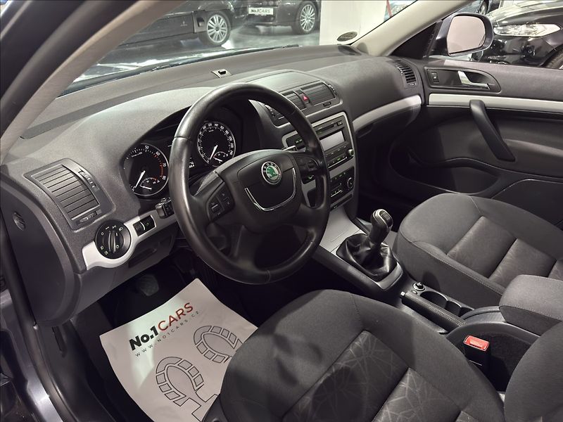 Škoda Octavia 1,4   TSI FAMILY XENON ŠÍBR TZ - fotka 8 z 45