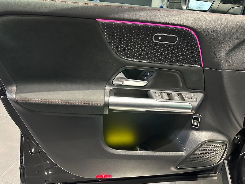 Mercedes-Benz EQA 300 4M AMG Advanced DISTRO - fotka 10 z 12