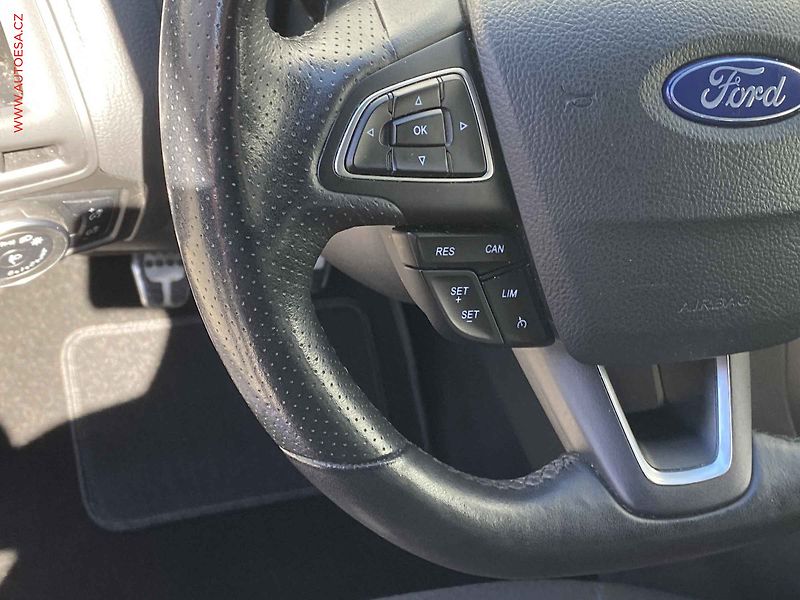Ford Focus (2018) 2.0 TDCi, ST-Line, navi, TZ - fotka 14 z 17
