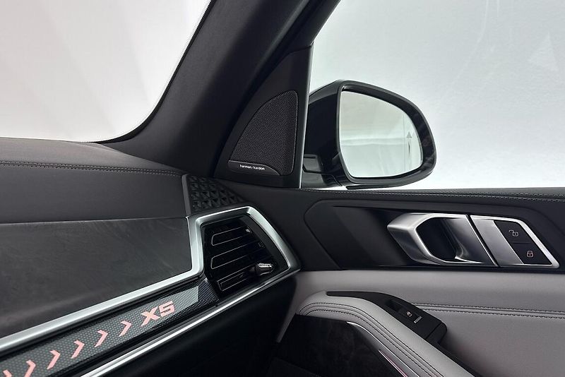 BMW X5 xDrive40d - fotka 18 z 26