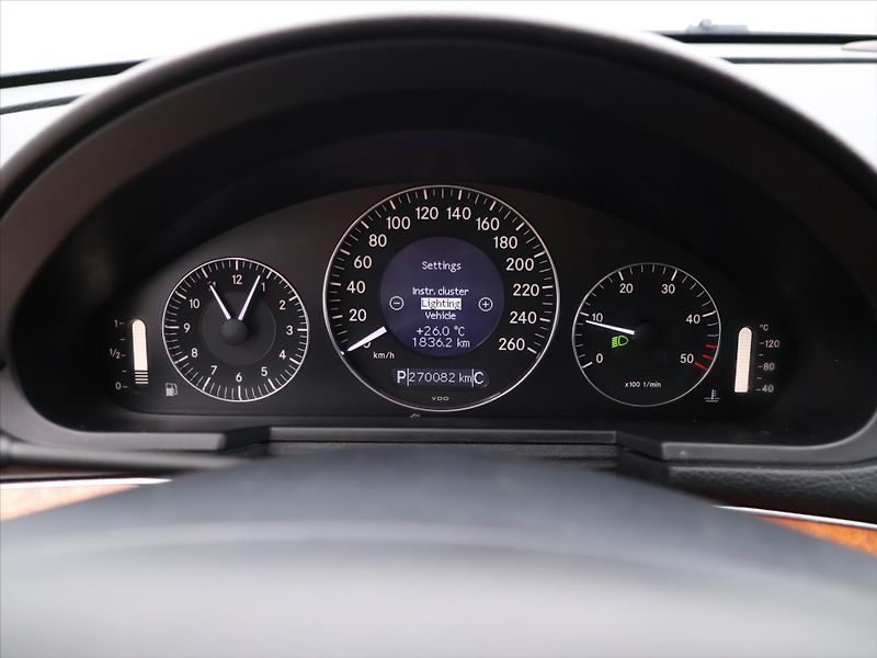Mercedes-Benz Třídy E 3,0 280 CDI 4Matic Elegance - fotka 17 z 32