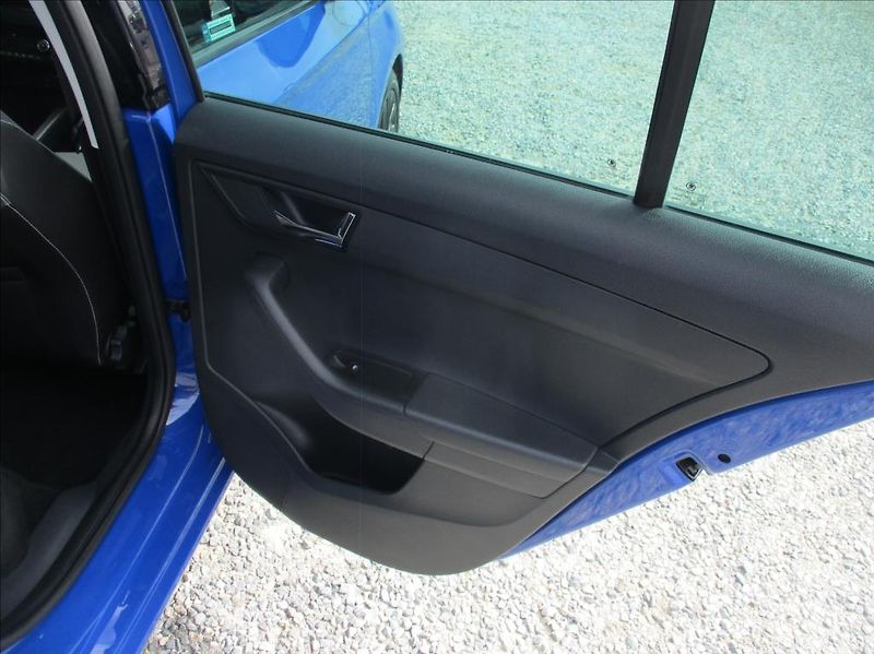 Škoda Fabia 1,0 TSI Black, servis,1.maj,CZ - fotka 12 z 39