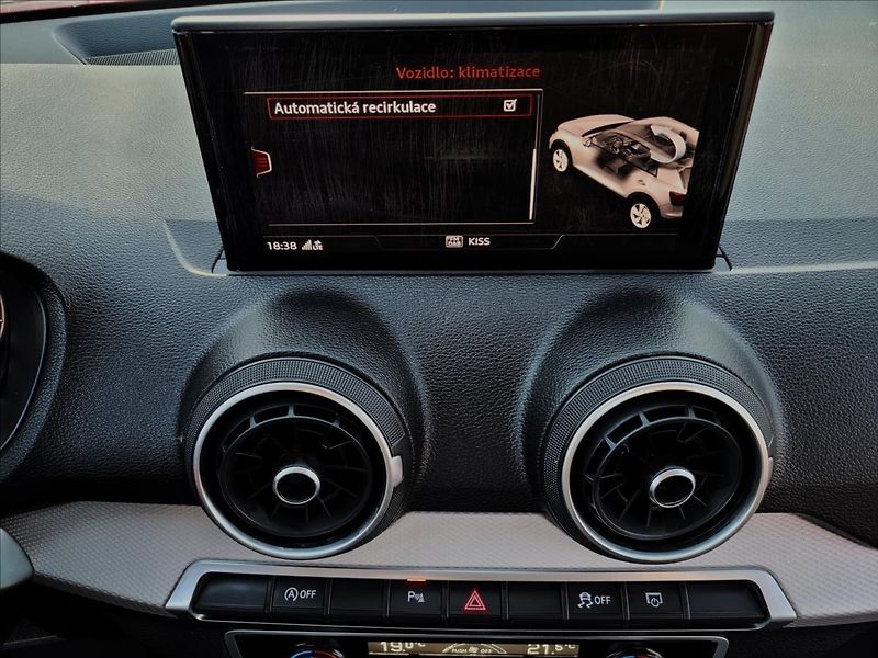 Audi Q2 1,5 AUT,TFT,Výhř,digiAC,navi - fotka 31 z 41