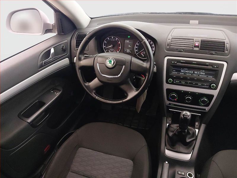 Škoda Octavia (2010) Ambiente 1.2 TSI - fotka 7 z 16