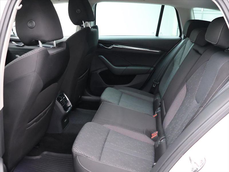 Škoda Octavia 2,0 TDI 110kW CZ Style Matrix - fotka 14 z 34