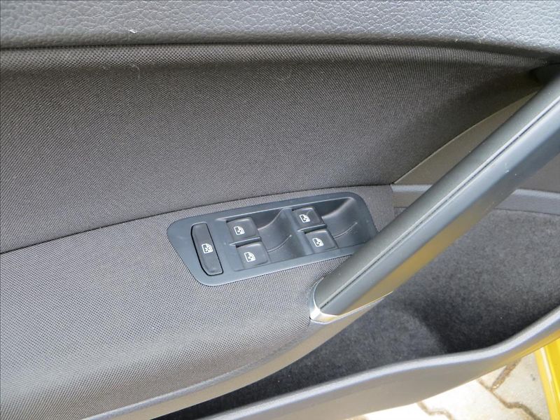 Volkswagen Golf 1,0 TSI 85kW Comfortline DSG - fotka 12 z 24