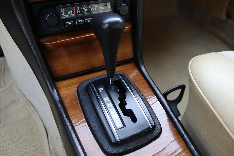Mercedes-Benz 123 230CE KUPÉ AUTOMAT 100kW - fotka 30 z 48