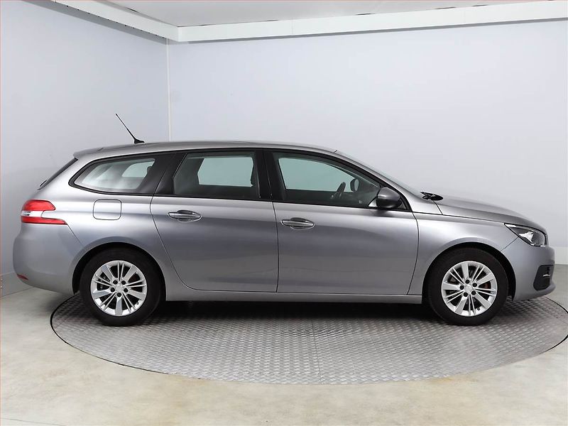 Peugeot 308 (2019) 1.2 PureTech, Serv.kniha - fotka 6 z 16