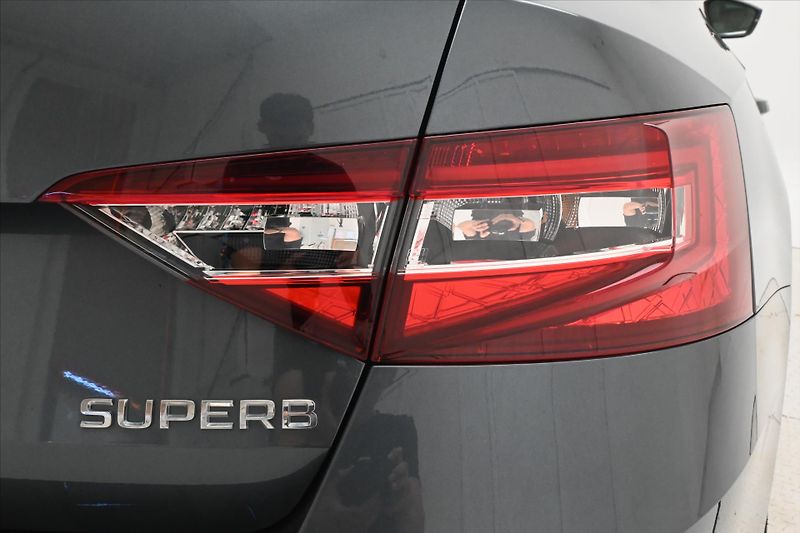 Škoda Superb 2,0 TDI 140 kW DSG L&K Záruka - fotka 31 z 32