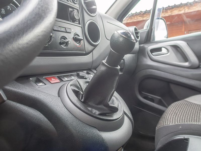 Peugeot Partner (2017) 1.6HDI 73KW – GRIP CONTROL - fotka 26 z 42