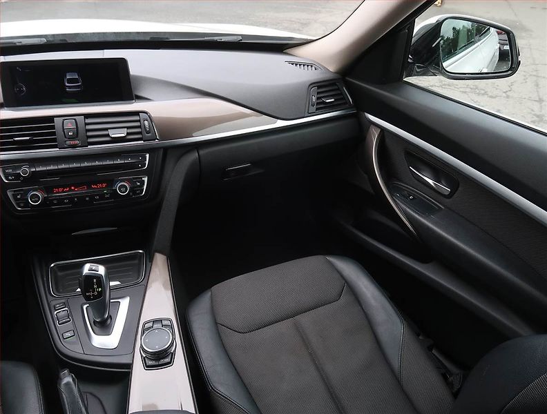 BMW Řada 3 (2014) Modern Line 320d xDrive GT - fotka 8 z 23