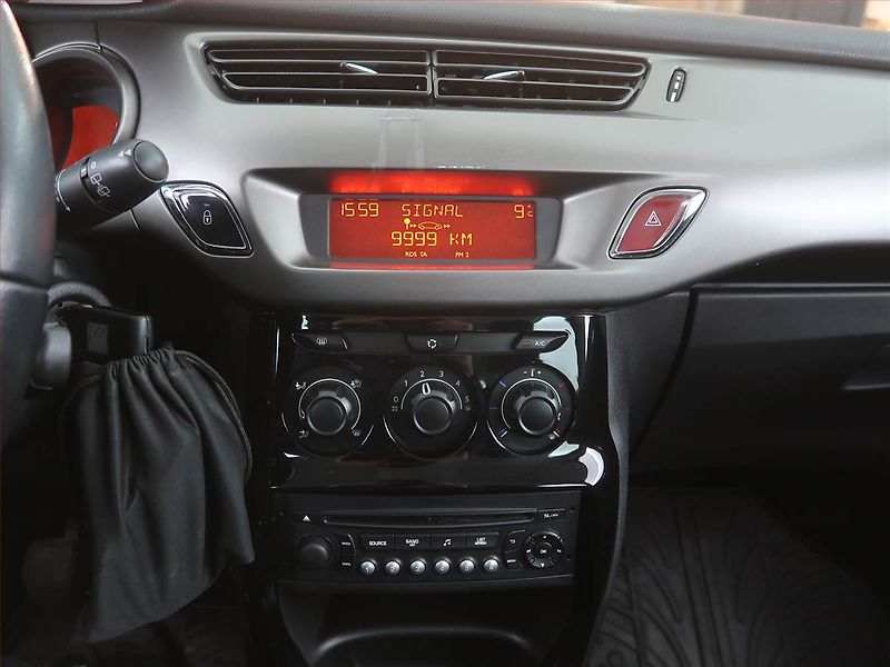 Citroën C3 (2014) 1.2 VTi, po STK, pěkný stav - fotka 12 z 15