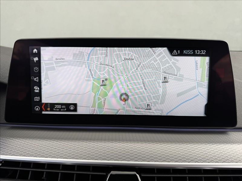 BMW Řada 5 3,0 530d xDrive Mpaket původČR - fotka 33 z 50