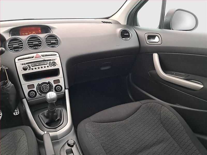 Peugeot 308 (2010) 1.6 VTi, po STK, oblíbený vůz - fotka 8 z 19