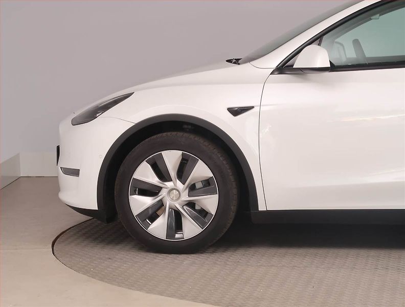 Tesla Model Y (2021) Long Range AWD 75kWh, SoH 92% - fotka 15 z 30