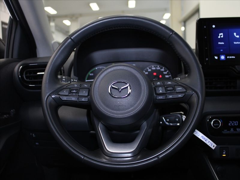 Mazda 2 Hybrid 1,5 HEV Centre-Line 12 690km - fotka 9 z 21