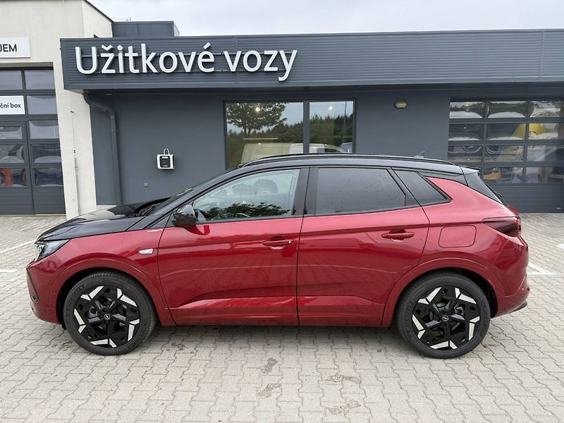 Opel Grandland GSe Plug In Hybrid 1.6 TURBO 4 - fotka 2 z 27
