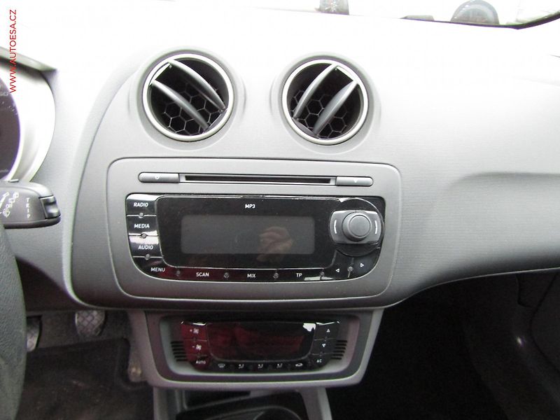 Seat Ibiza (2010) 1.6 TDi, ČR, Style - fotka 12 z 15