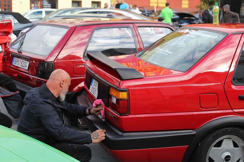 V severočeském Litvínově se uskutečnil premiérový Autofest. Na snímku je luxusní Porsche 911 Spirit.