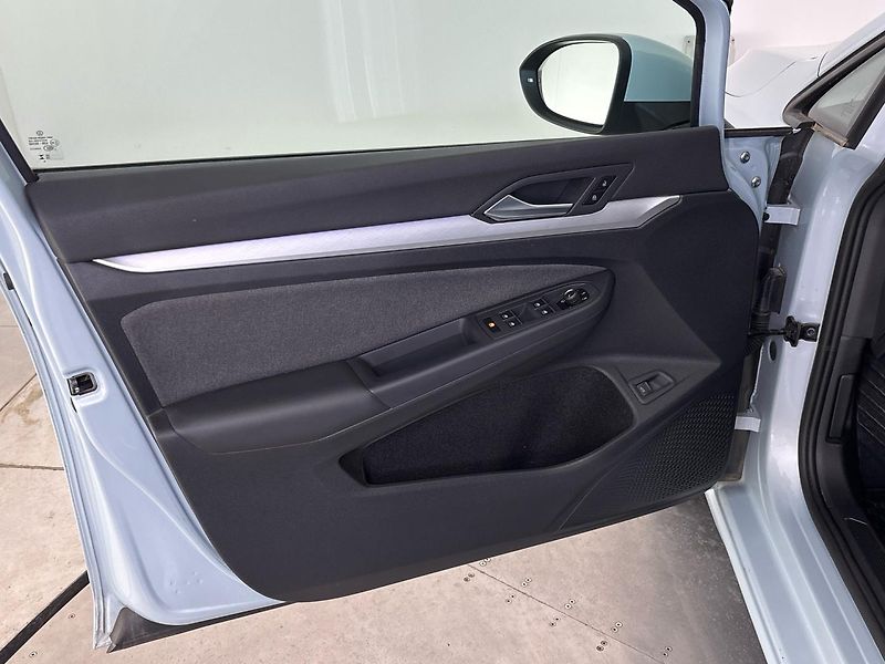 Volkswagen Golf Life DSG - fotka 13 z 29