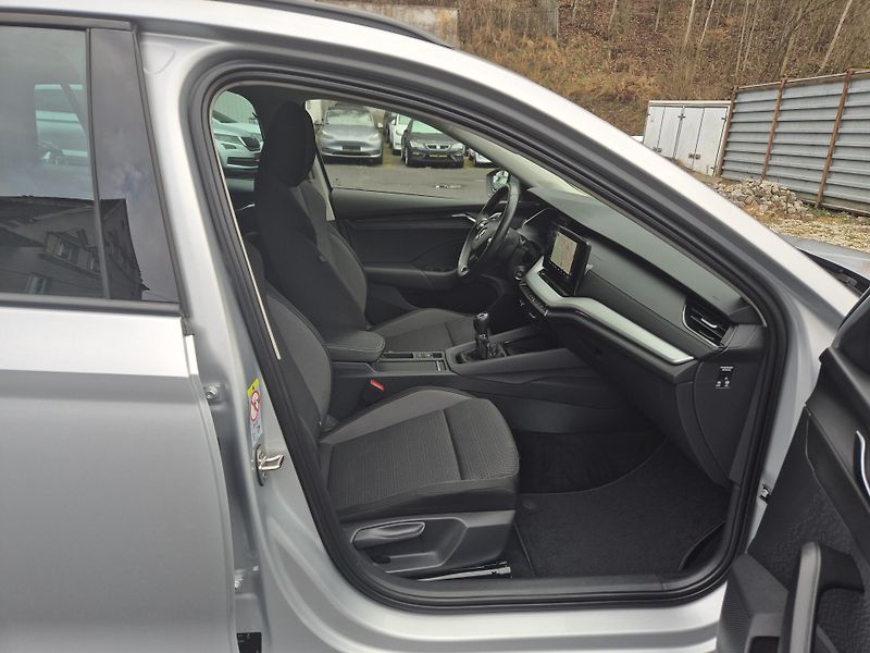 Škoda Octavia ZAMLUVENO ! 2,0TDi 85kw 17ALU - fotka 16 z 46