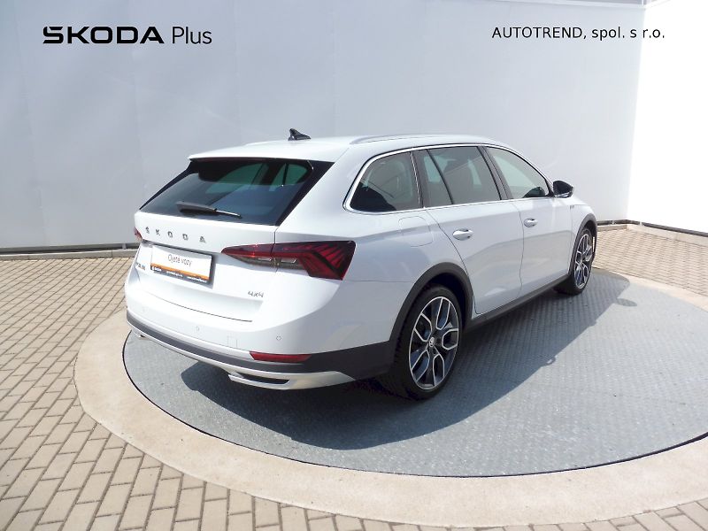 Škoda Octavia (2023) Combi Scout 2,0 TDI 147kW DSG - fotka 2 z 30