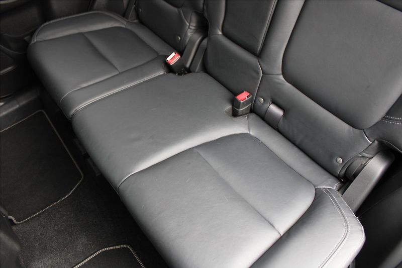 Mitsubishi Outlander 2,0 i  A/T,4x4,7.MÍST,INSTYLE+ - fotka 27 z 38