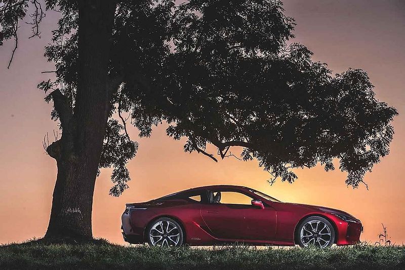 Interiér upraveného Nissanu GT-R.